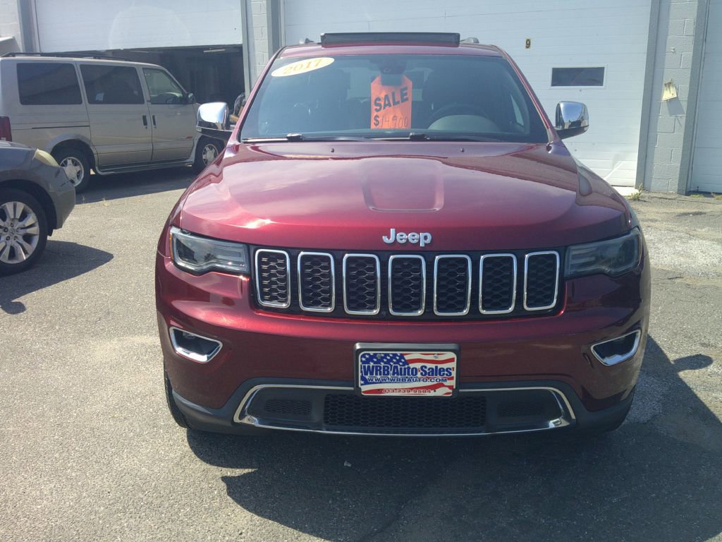 Used 2017 Jeep Grand Cherokee Limited w/ Luxury Group II image 2