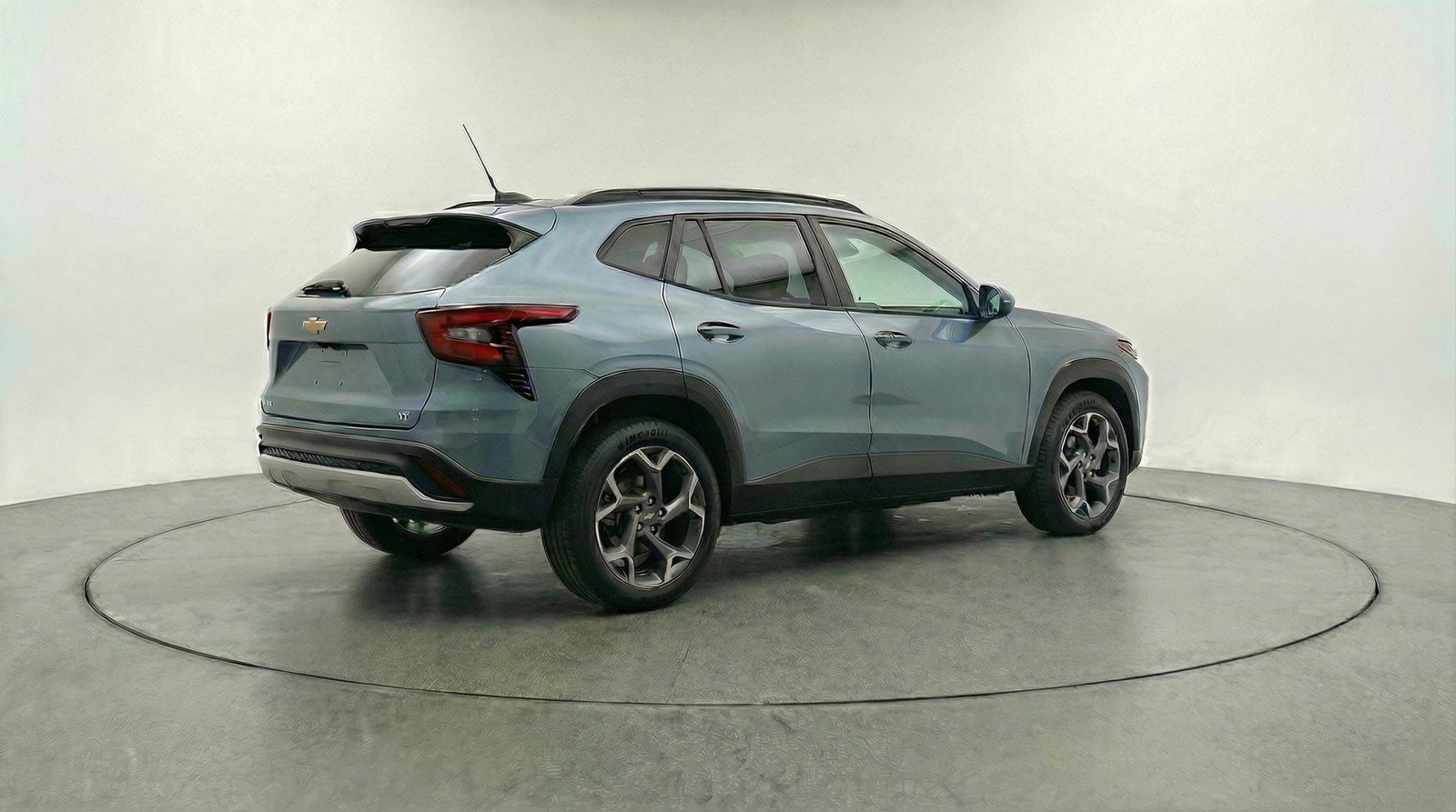 Used 2025 Chevrolet Trax LT w/ LT Convenience Package image 9