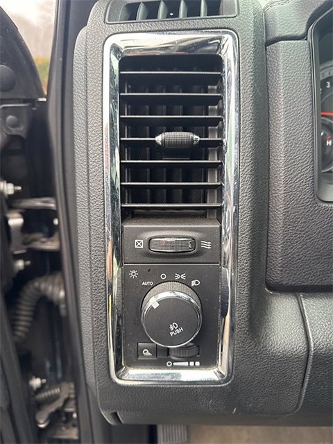 Used 2014 RAM 1500 Laramie image 12