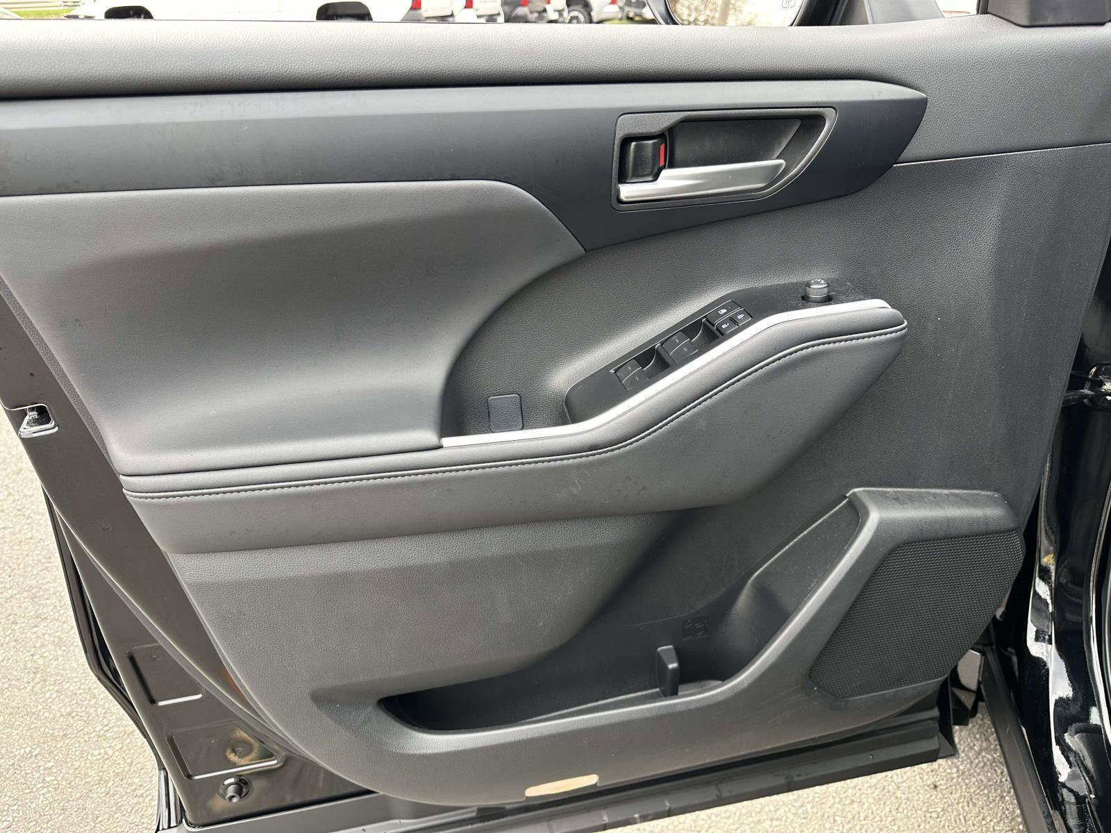 Used 2025 Toyota Highlander XSE image 23