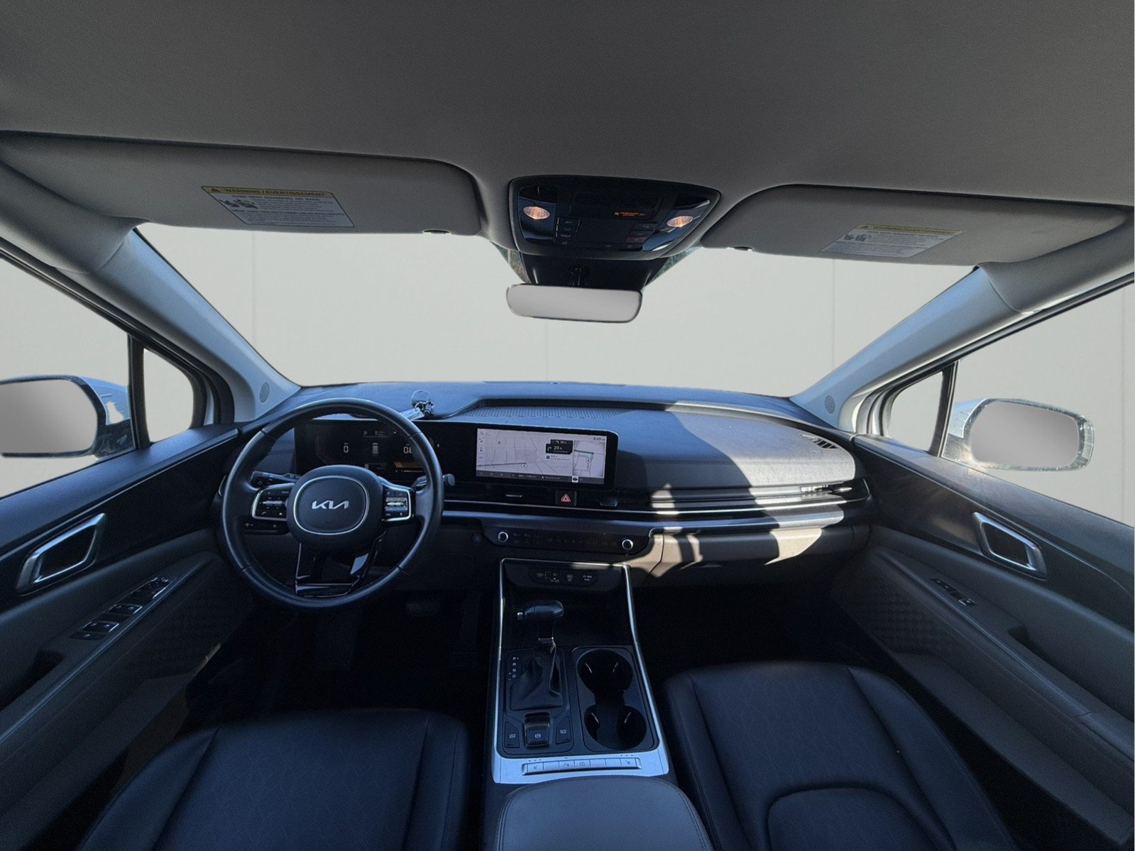 Used 2025 Kia Carnival FWD image 27