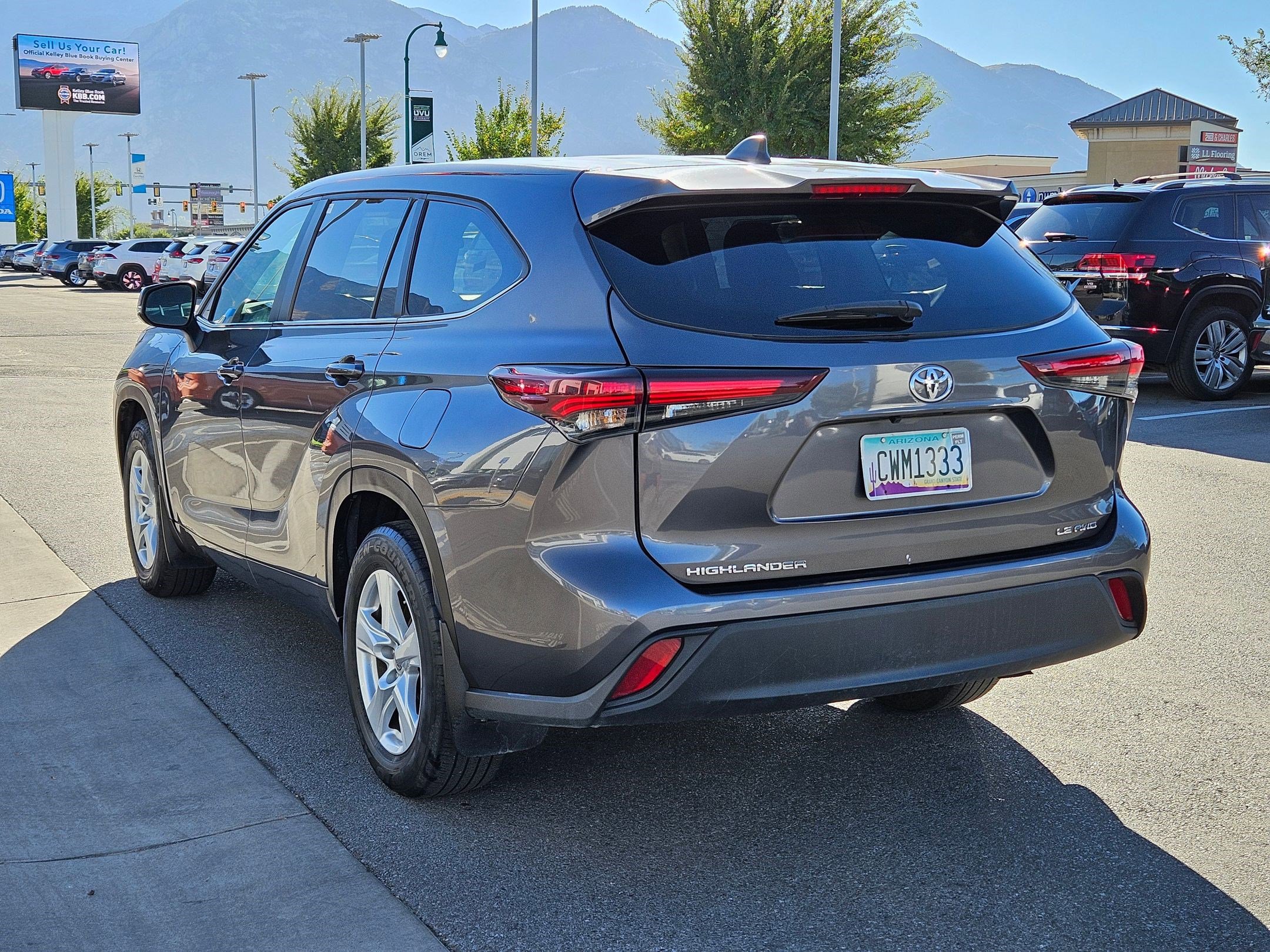 Used 2024 Toyota Highlander LE image 9