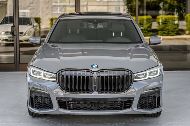 Used 2022 BMW 740i w/ M Sport Package RWD image 5