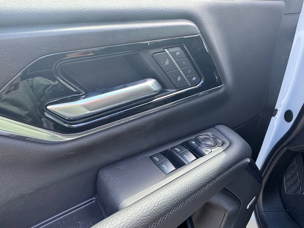 New 2026 GMC Yukon Denali AWD/4WD image 13