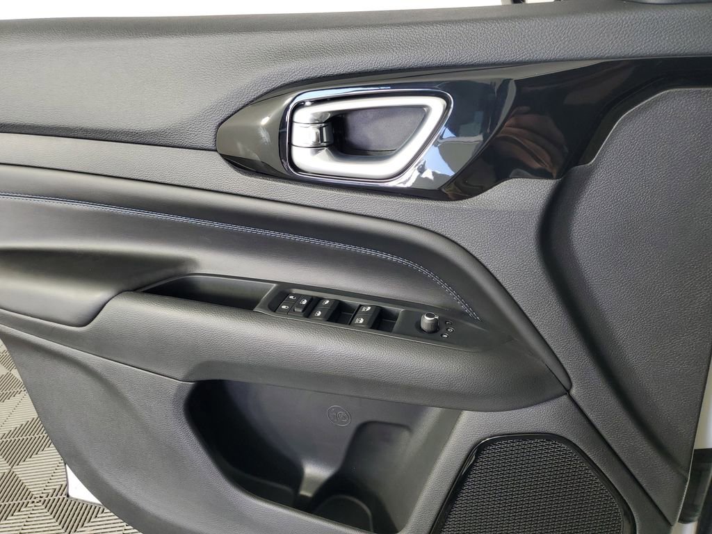 New 2026 Jeep Compass Latitude image 30