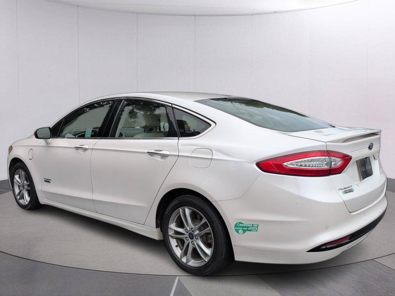 Used 2016 Ford Fusion Energi Titanium w/ Driver Assist Package FWD image 5