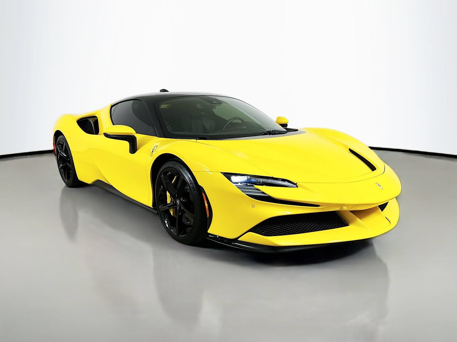 Used 2022 Ferrari SF90 Stradale AWD/4WD image 3