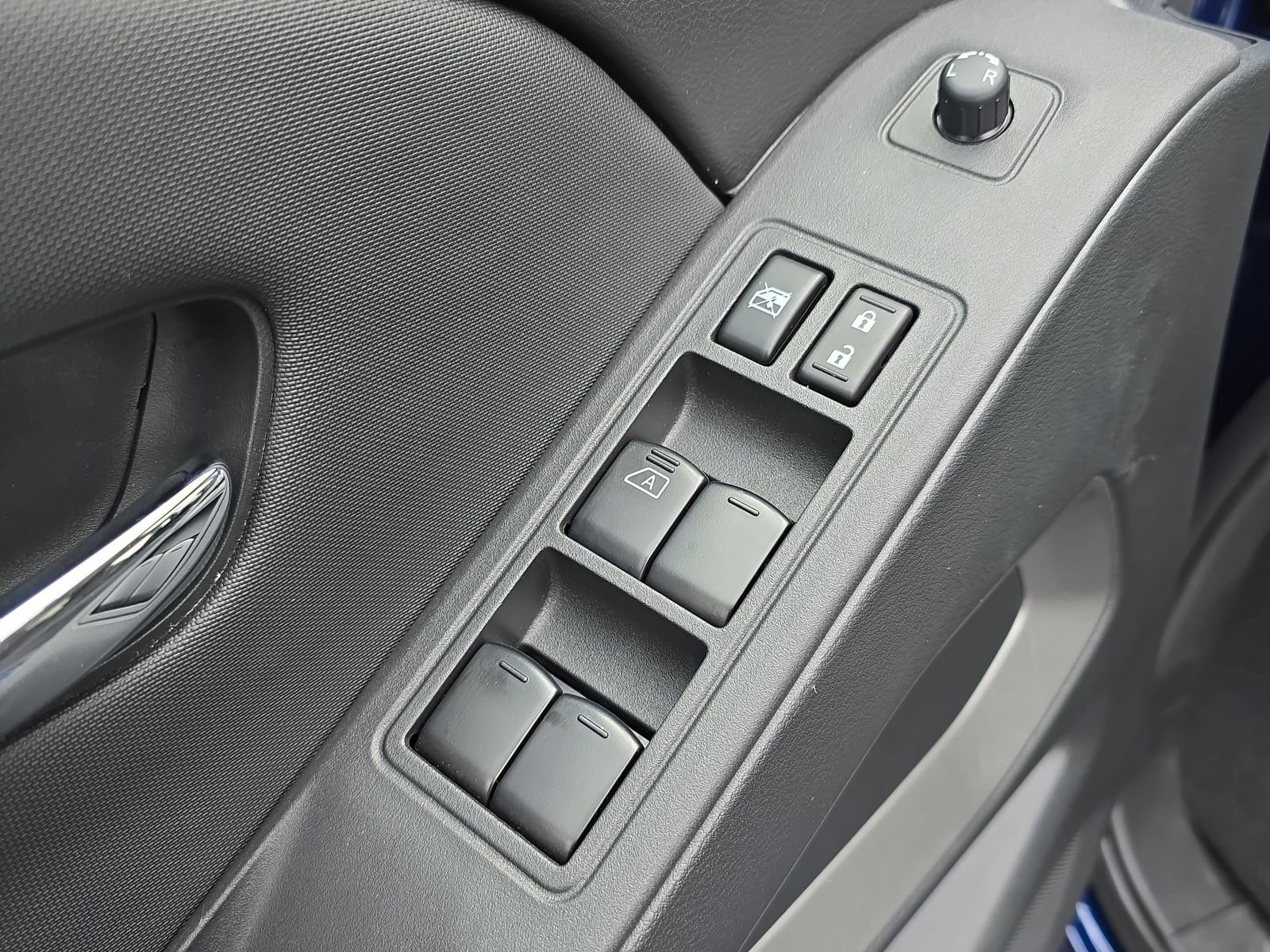 Used 2023 Nissan Frontier SV w/ Technology Package image 29