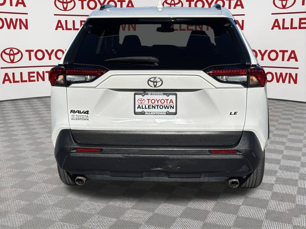 Used 2020 Toyota RAV4 LE FWD image 6