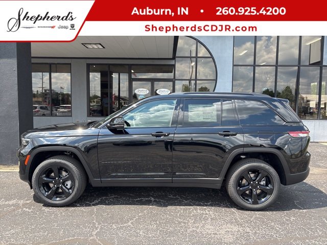 New 2025 Jeep Grand Cherokee Limited w/ Black Appearance Package image 1