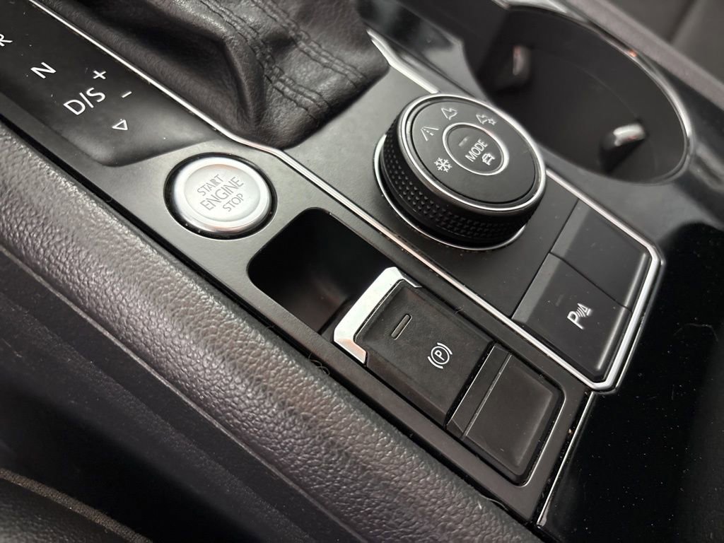 Used 2018 Volkswagen Atlas SEL AWD/4WD image 31