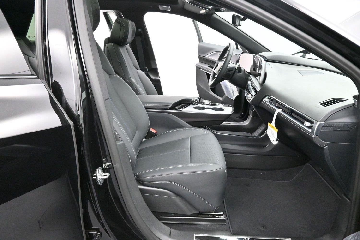 New 2027 Cadillac Lyriq Signature Sport AWD/4WD image 32