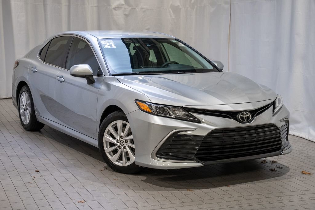 Used 2021 Toyota Camry LE image 1