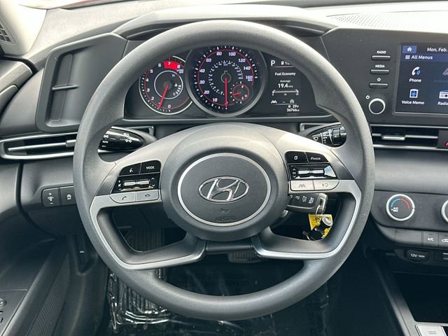 Used 2021 Hyundai Elantra SE image 13