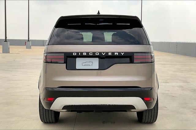 Used 2025 Land Rover Discovery Metropolitan Edition AWD/4WD image 4