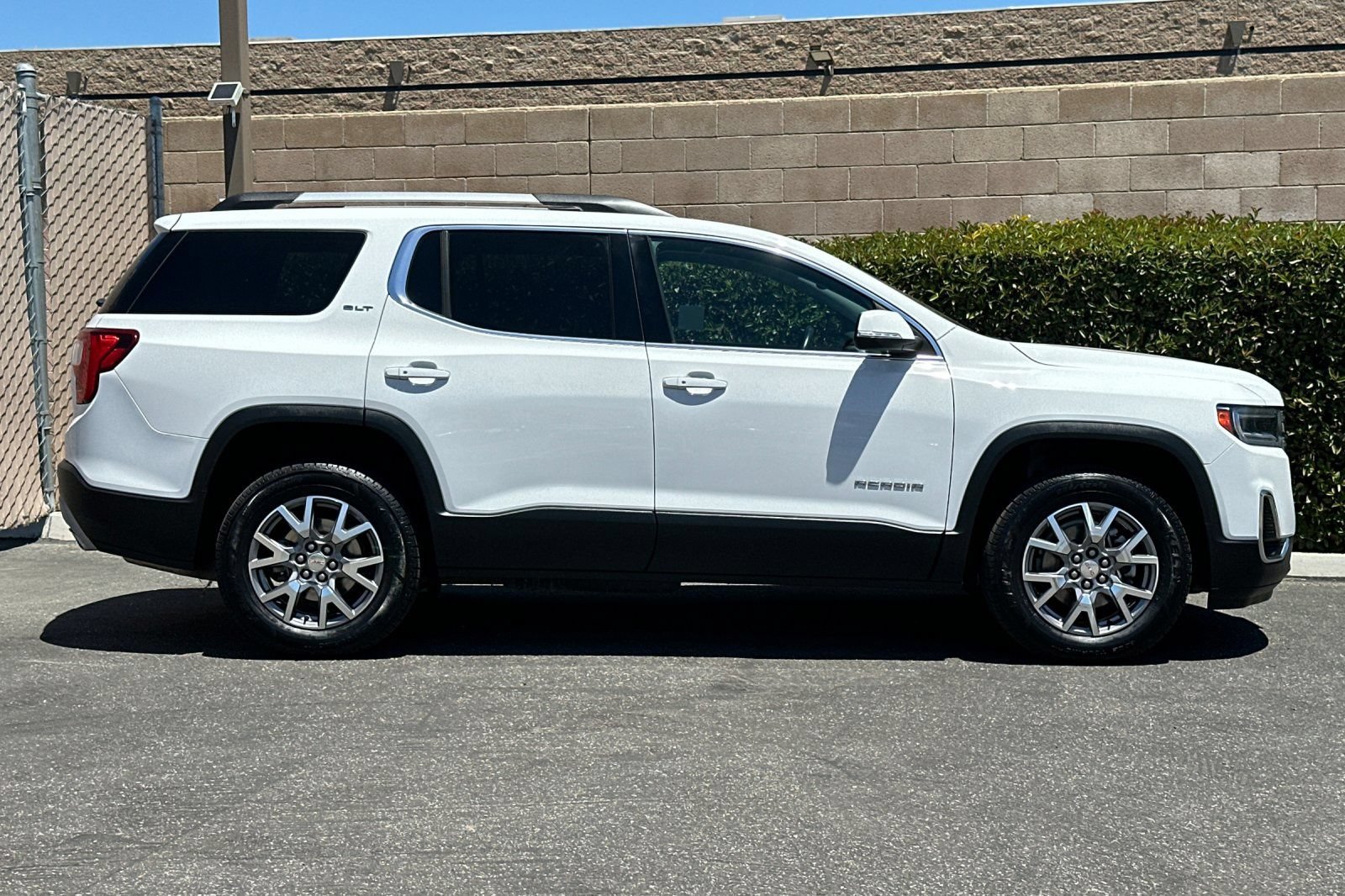 Certified 2020 GMC Acadia SLT AWD/4WD image 3
