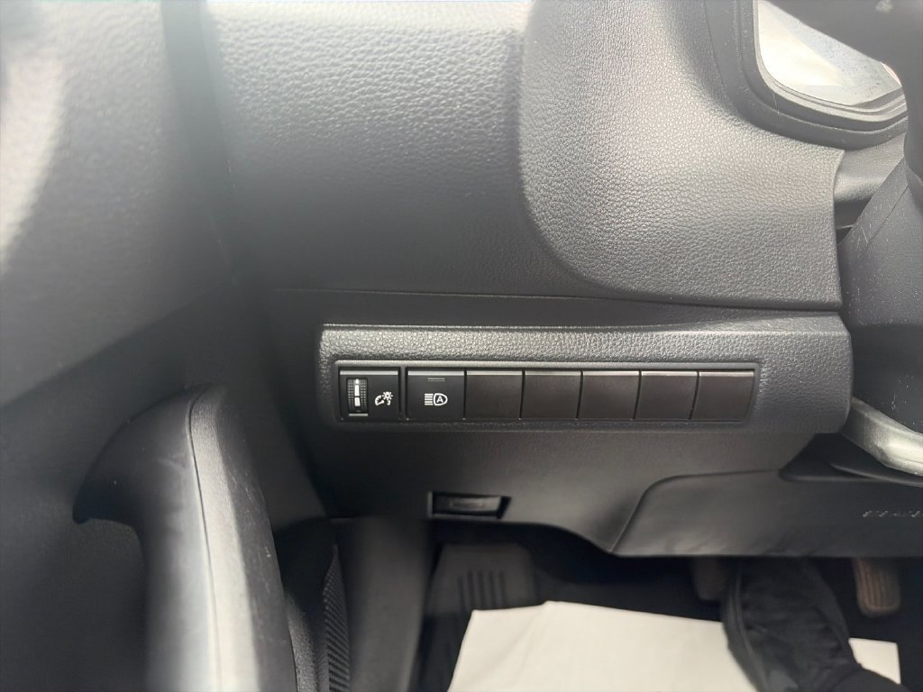 Used 2021 Toyota Corolla LE FWD image 31