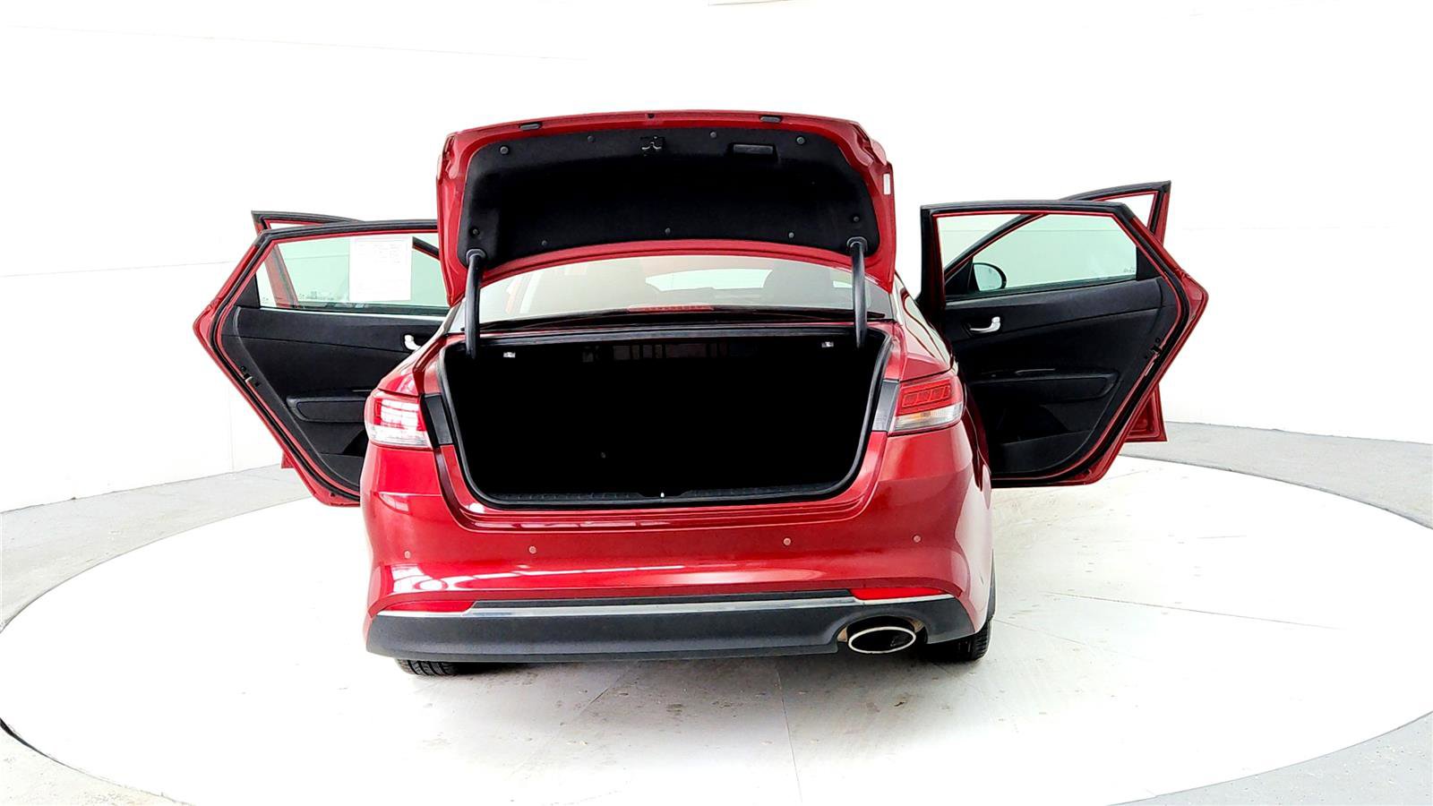 Used 2018 Kia Optima S image 11