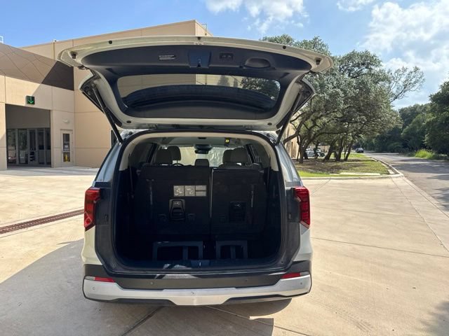 Used 2025 Kia Carnival EX FWD image 4