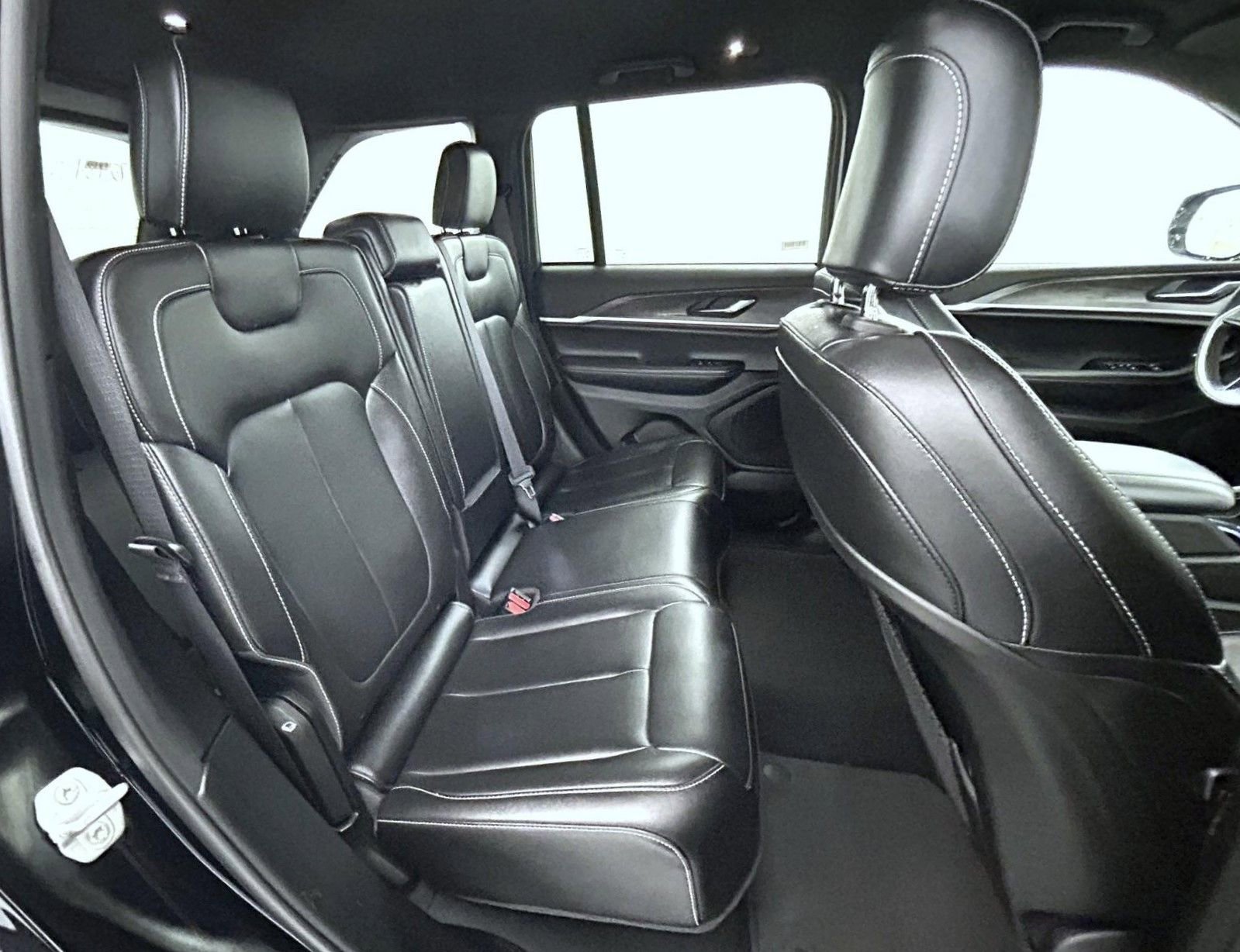 Certified 2024 Jeep Grand Cherokee Limited image 18
