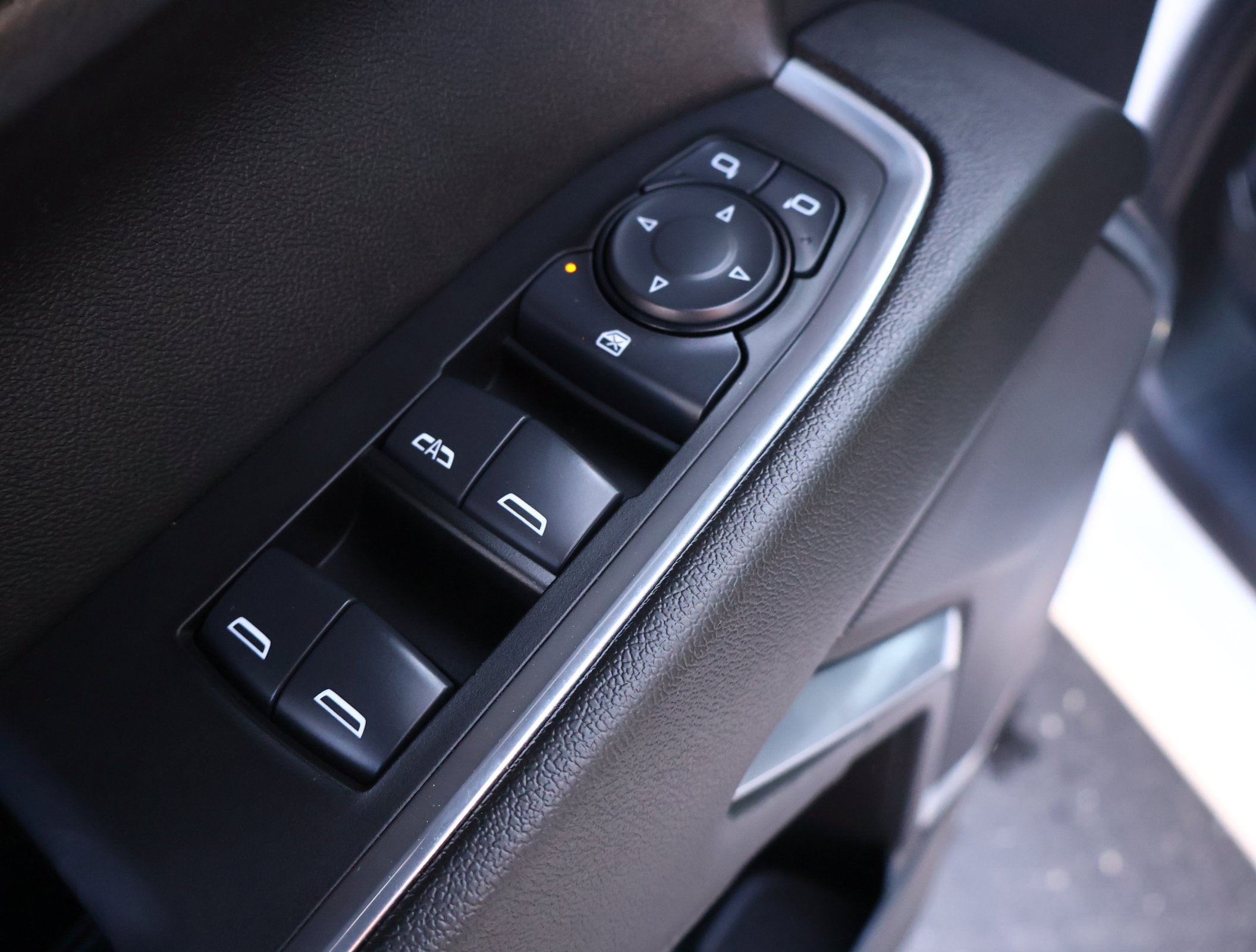 Used 2025 Chevrolet Silverado 1500 LT image 8