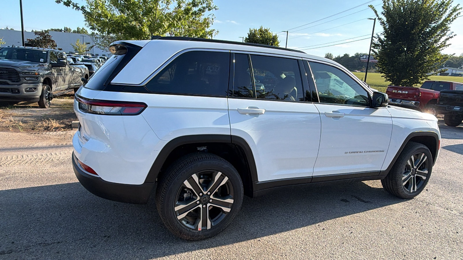 New 2027 Jeep Grand Cherokee Limited AWD/4WD image 8