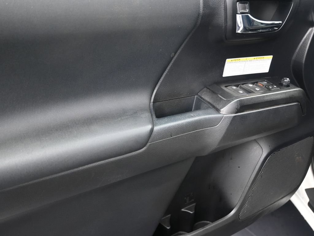 Used 2020 Toyota Tacoma TRD Off-Road image 9