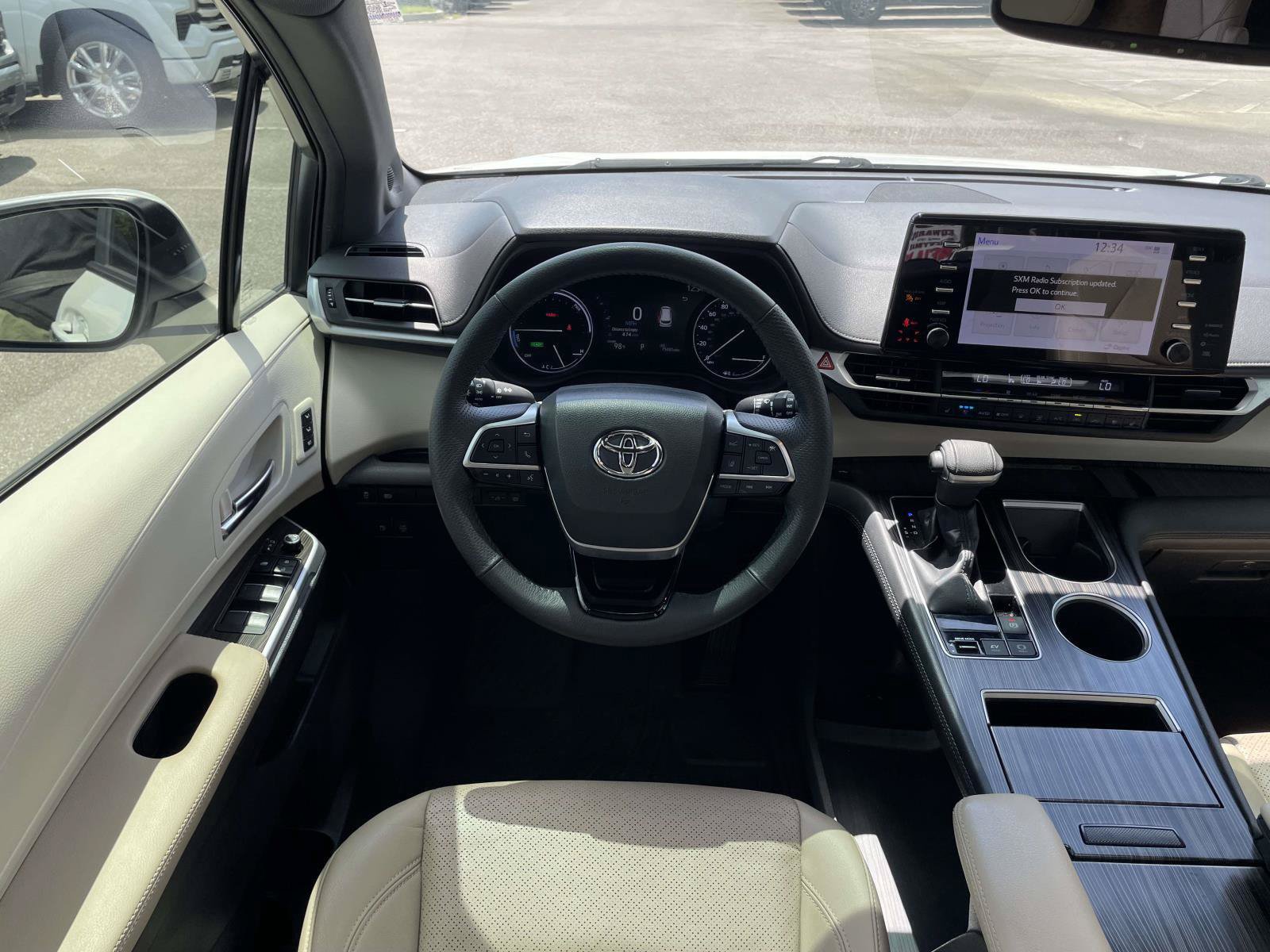 Used 2023 Toyota Sienna Limited FWD image 2