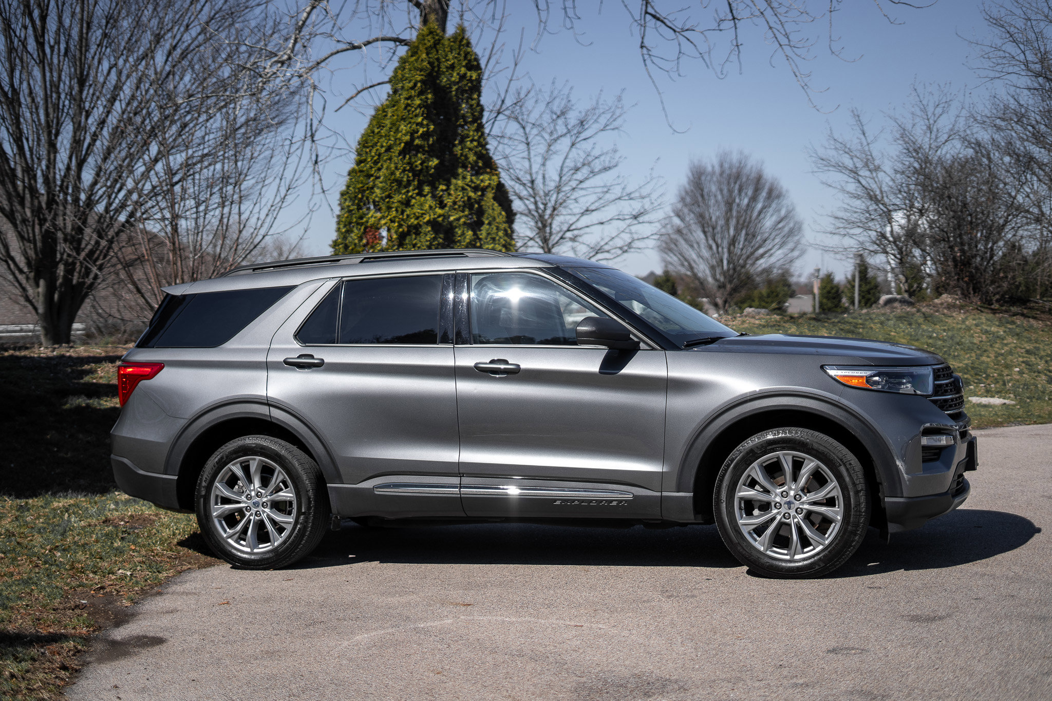 Used 2023 Ford Explorer XLT w/ Equipment Group 202A image 4