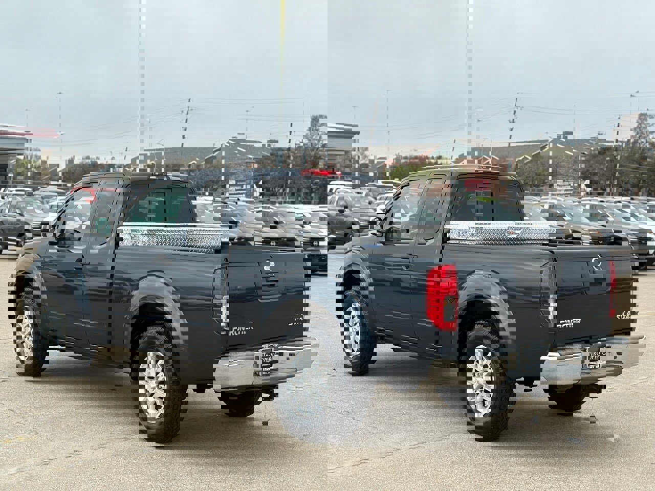 Used 2016 Nissan Frontier SV image 9