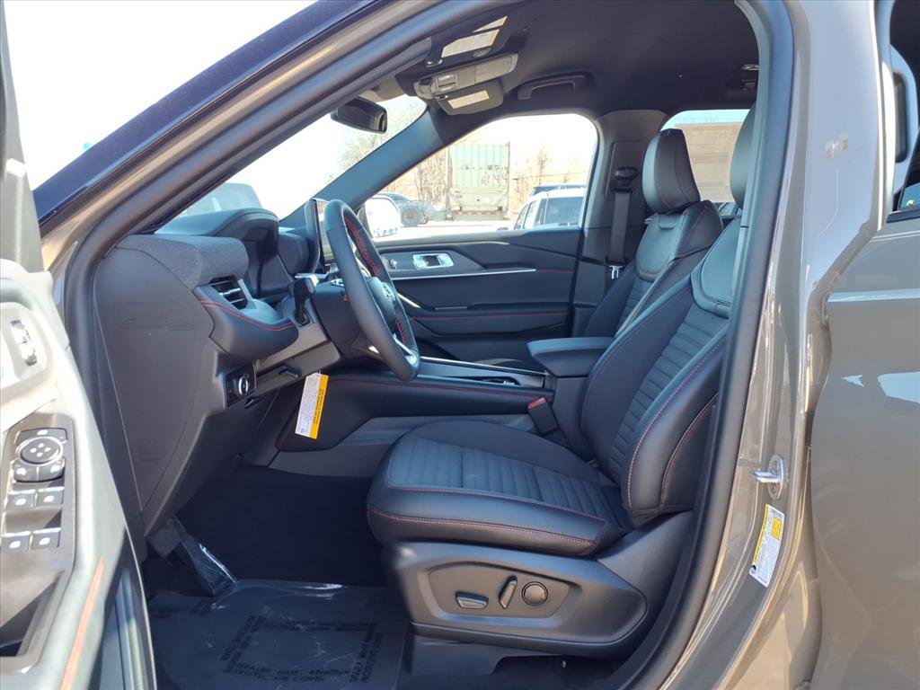 New 2026 Ford Explorer ST-Line w/ ST-Line Street Pack image 13