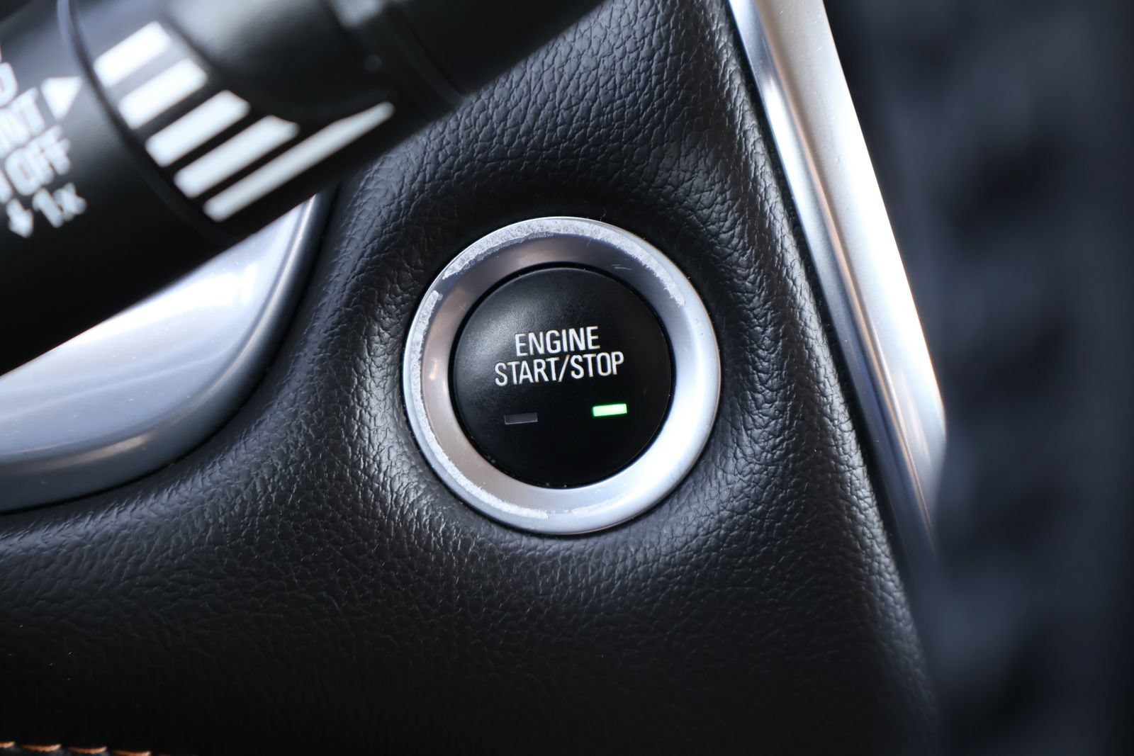 Used 2021 Chevrolet Traverse LT FWD image 25