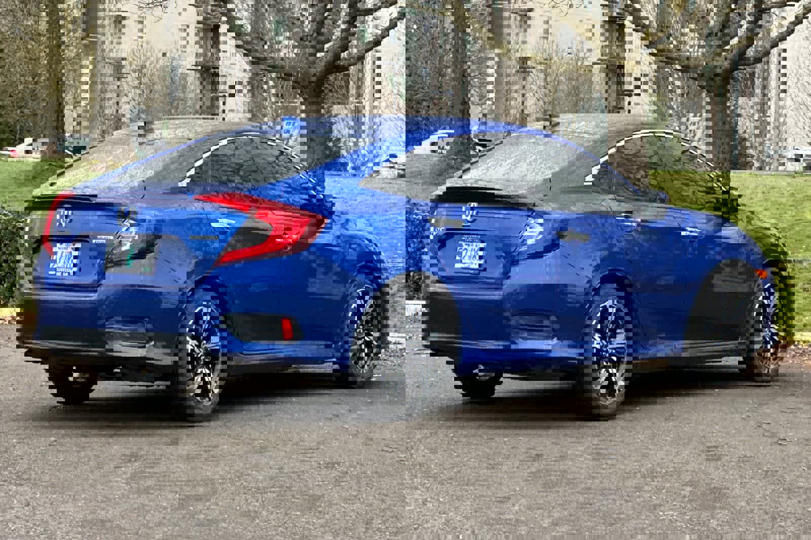 Used 2018 Honda Civic Touring image 2