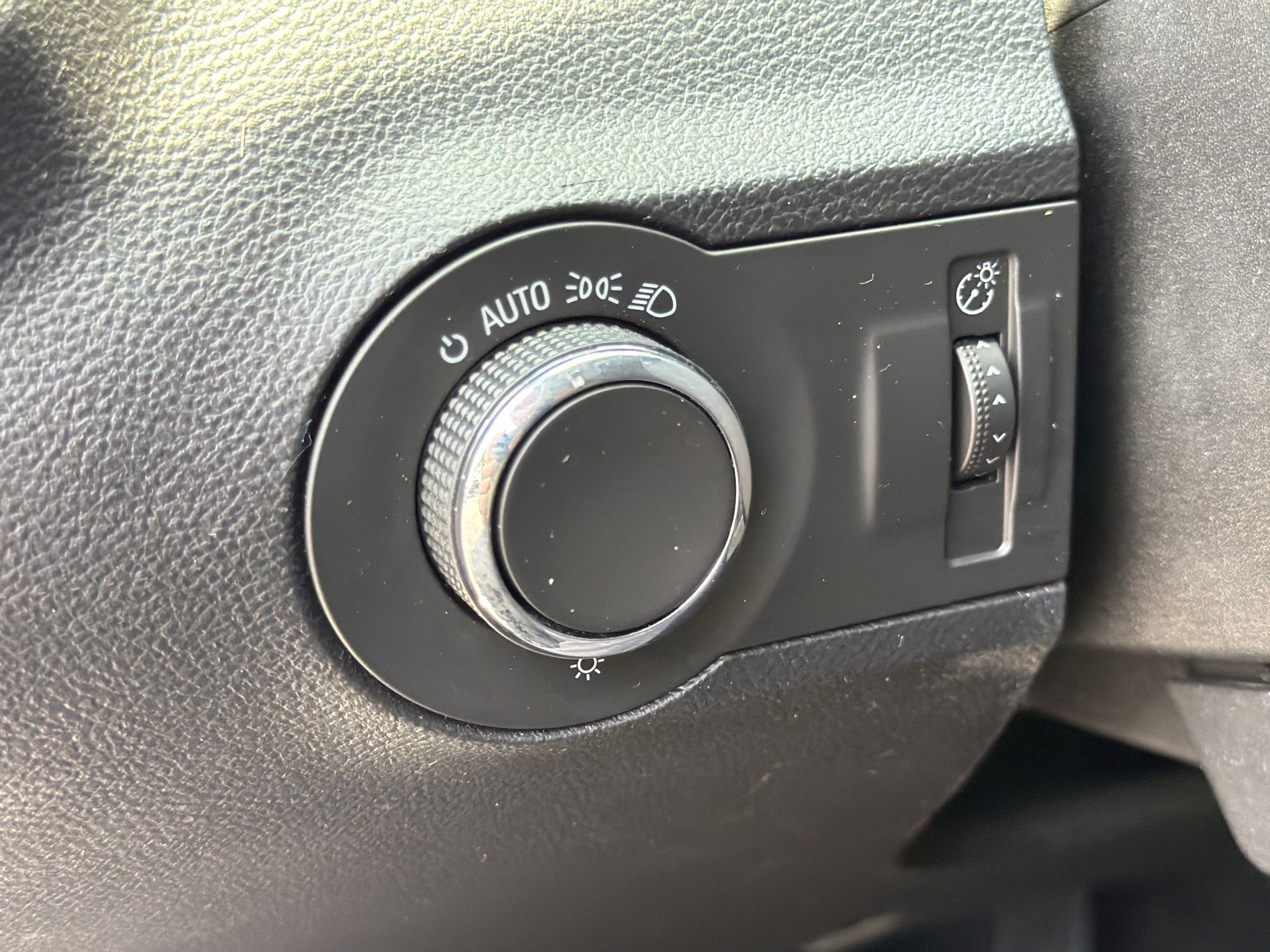Used 2015 Chevrolet Camaro LS RWD image 34