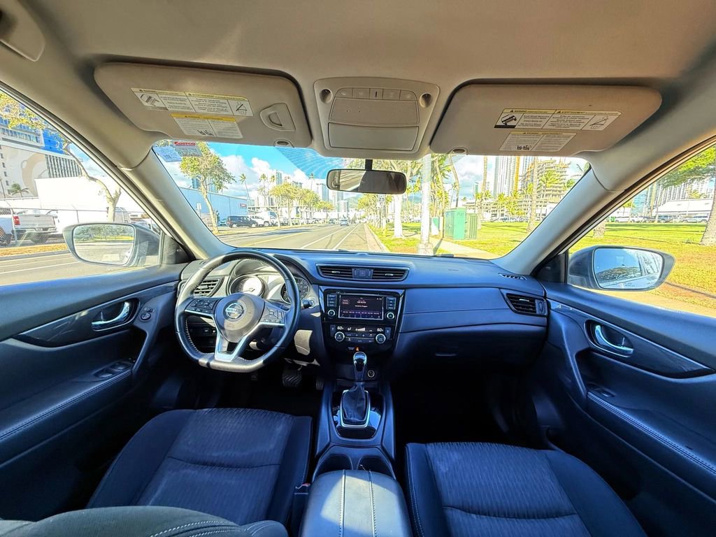 Used 2018 Nissan Rogue SV image 10