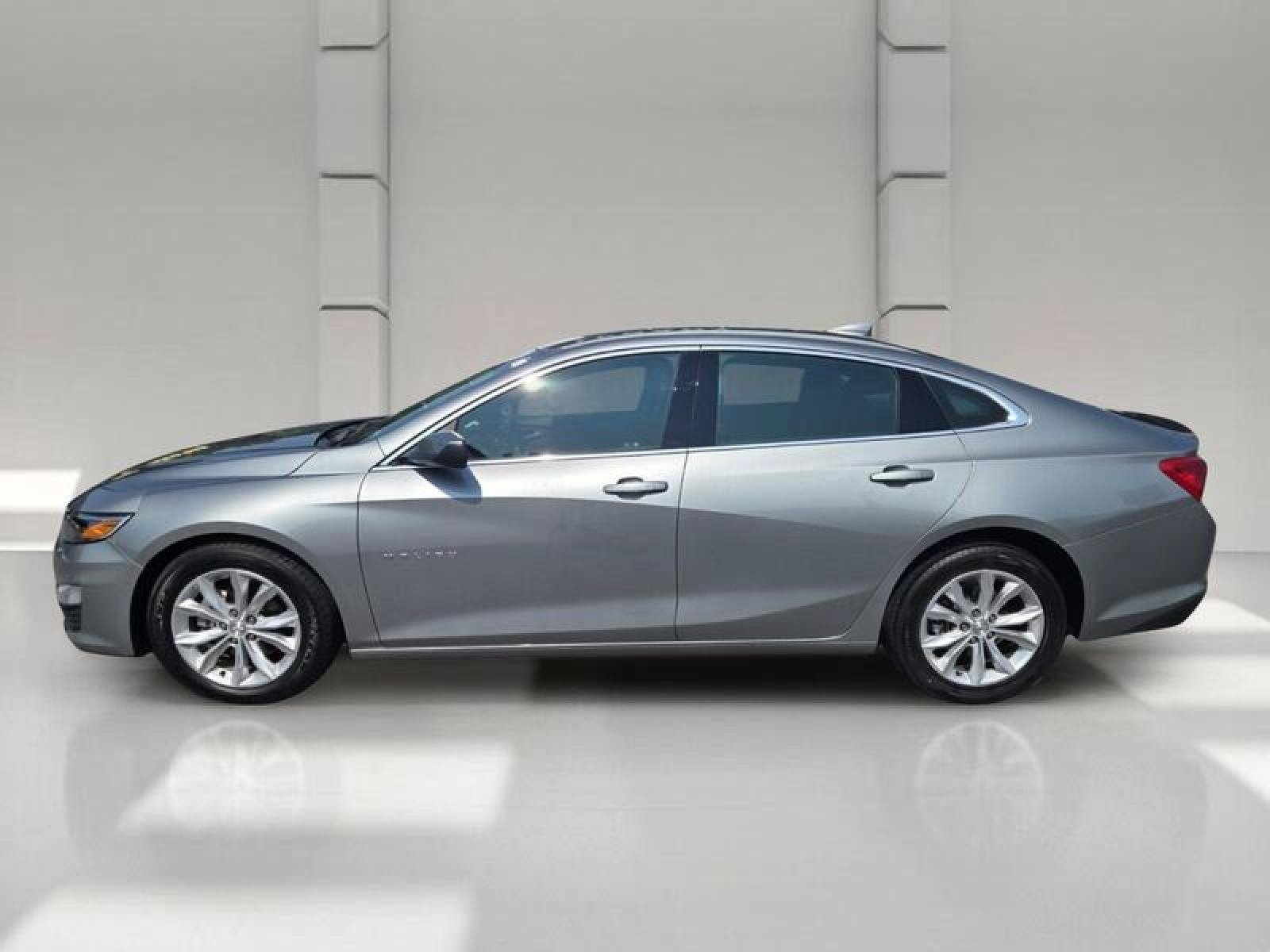 Used 2025 Chevrolet Malibu LT FWD image 4
