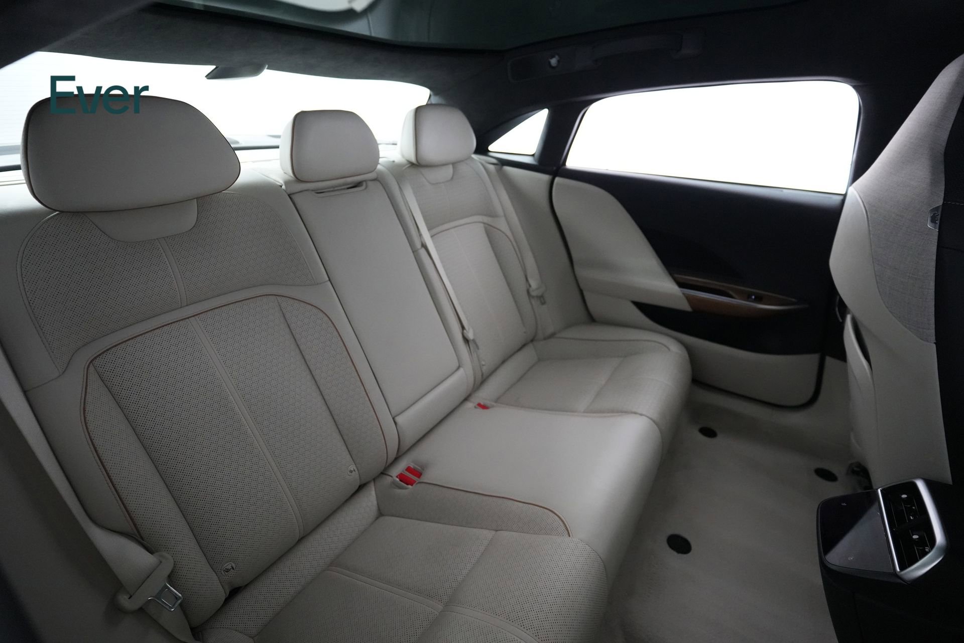 Used 2023 Lucid Air Grand Touring image 5