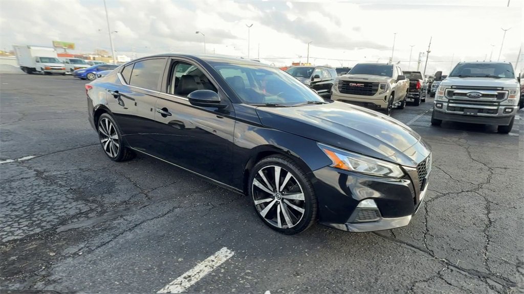 Used 2021 Nissan Altima 2.5 SR image 2