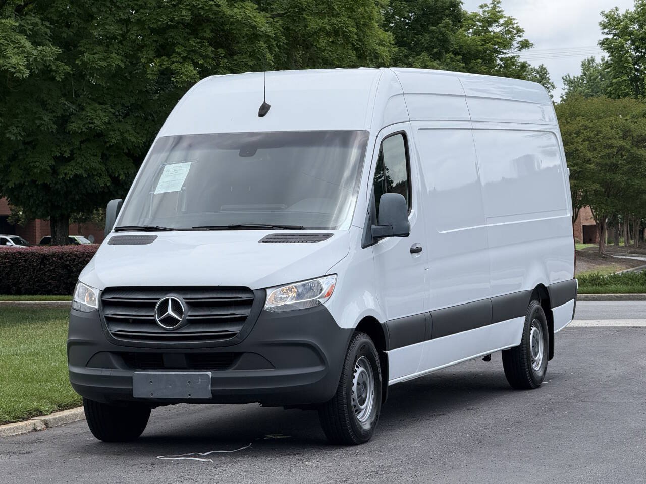 Used 2019 Mercedes-Benz Sprinter 170 Cargo image 2