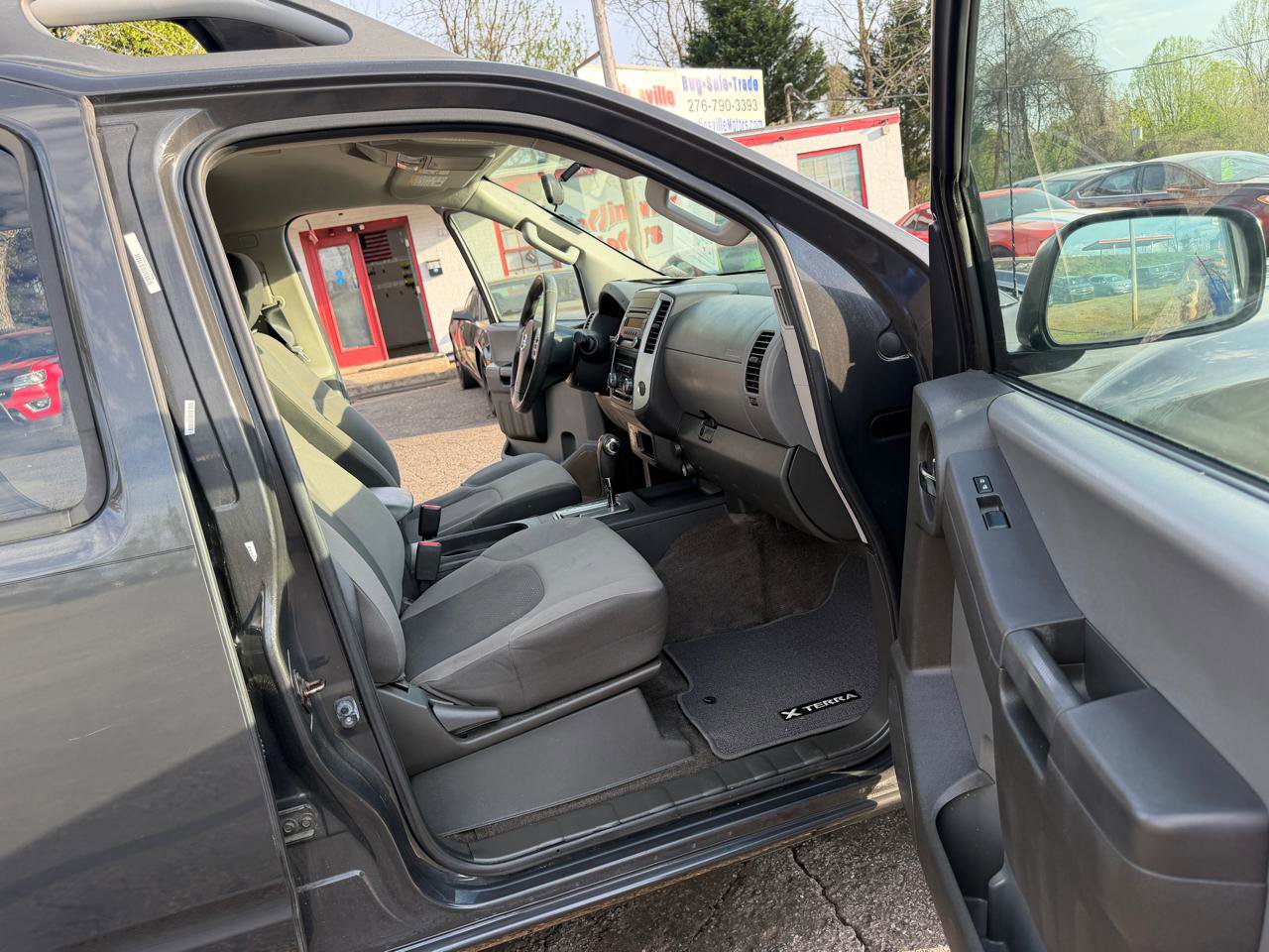 Used 2015 Nissan Xterra X RWD image 13