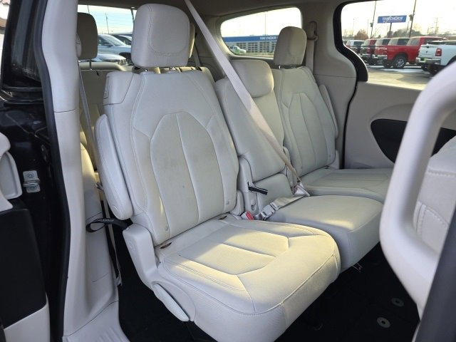 Used 2017 Chrysler Pacifica Touring image 43