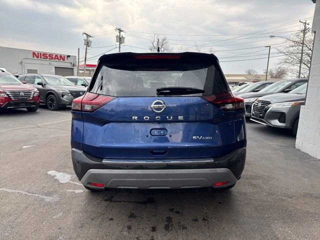 Used 2021 Nissan Rogue SV image 3