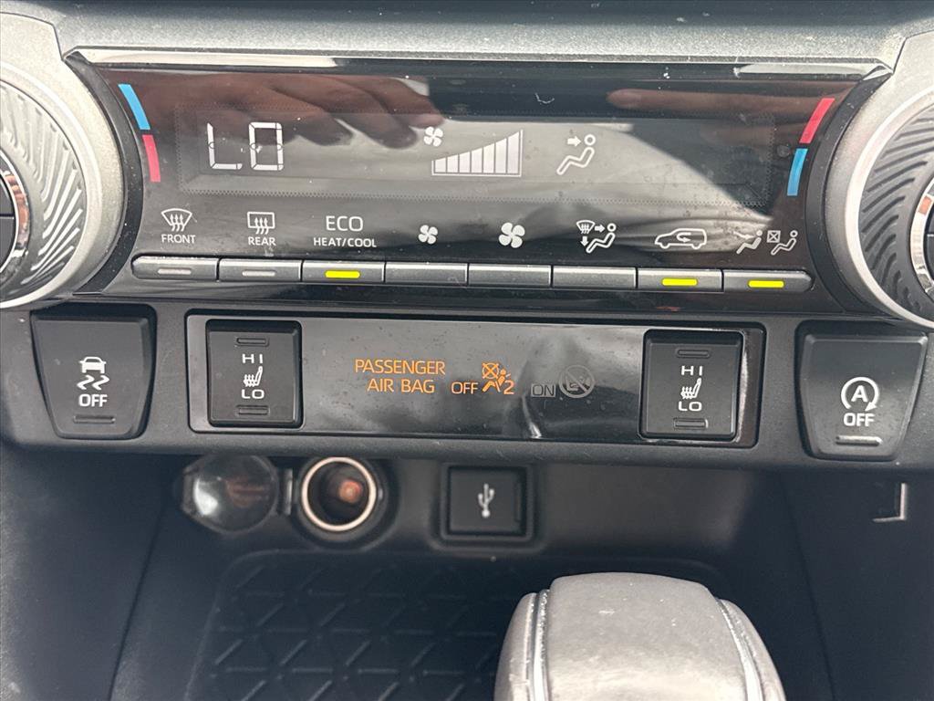 Used 2020 Toyota RAV4 XLE Premium AWD/4WD image 14