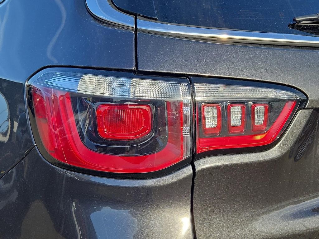 Used 2018 Jeep Compass Latitude w/ Popular Equipment Group image 10