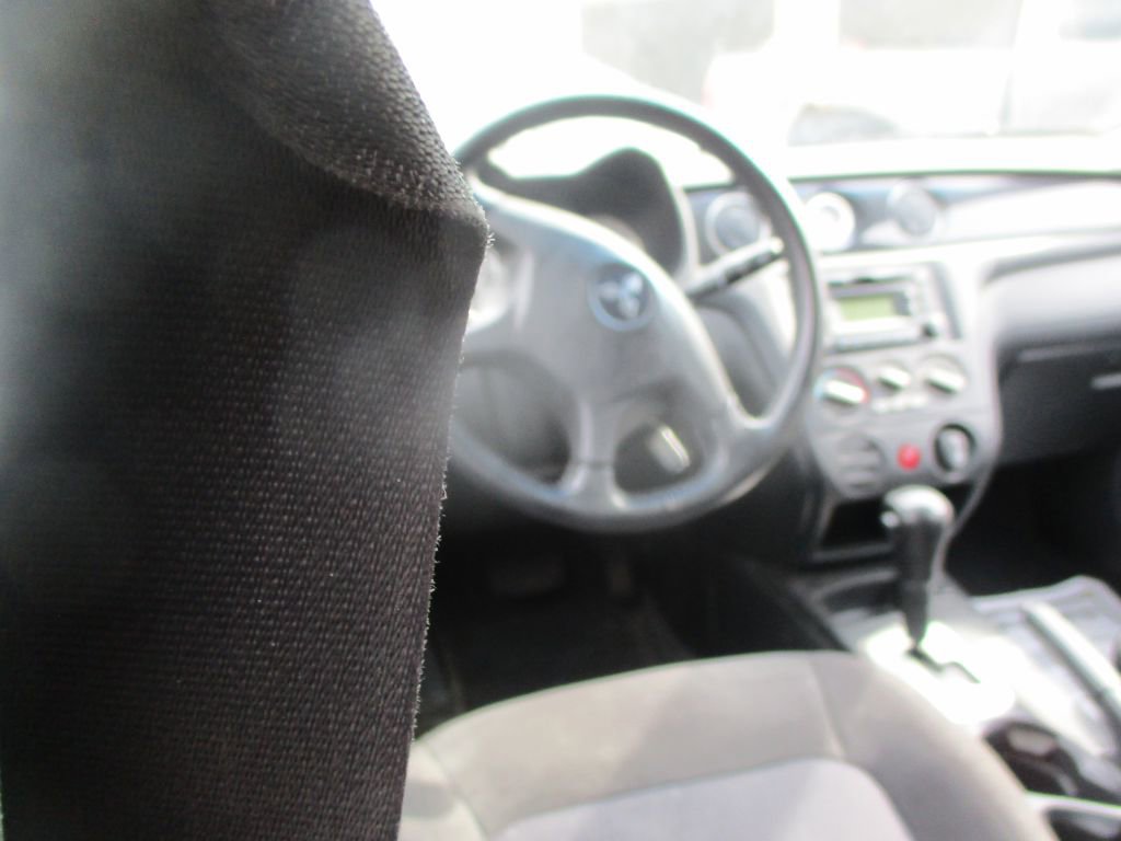 Used 2006 Mitsubishi Outlander SE image 10