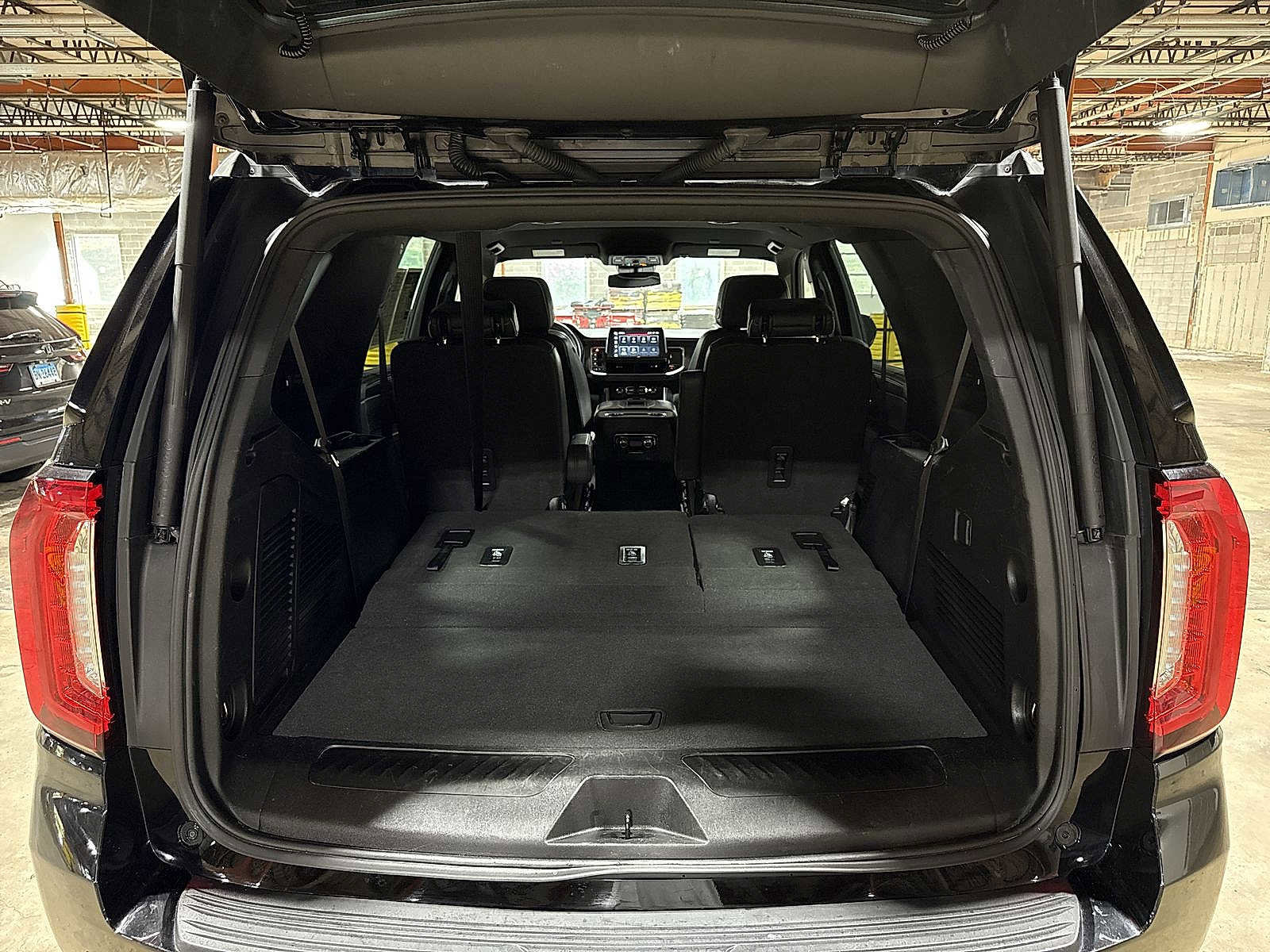 Used 2023 GMC Yukon SLT image 11