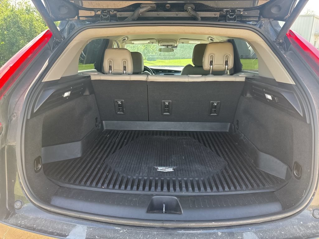 Used 2021 Cadillac XT4 Luxury w/ Cold Weather Package FWD image 9