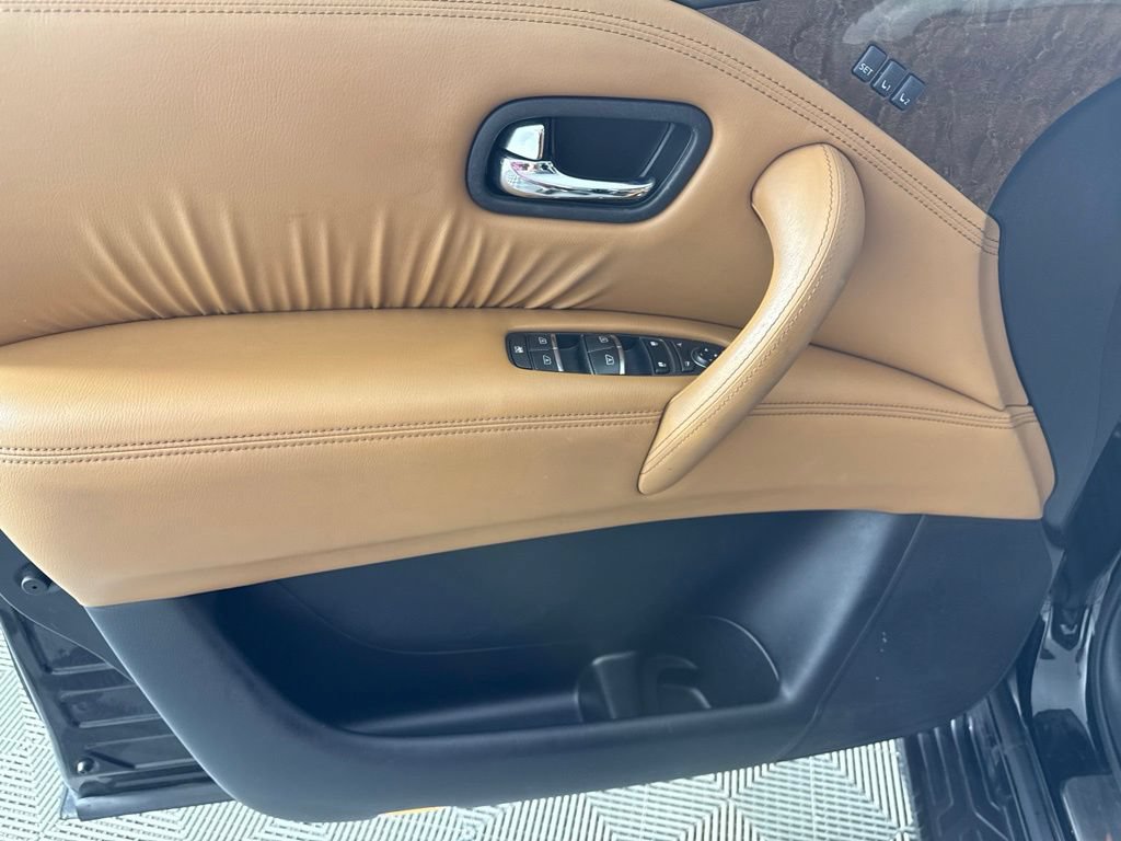 Used 2016 INFINITI QX80 4WD w/ Signature Edition Package image 11