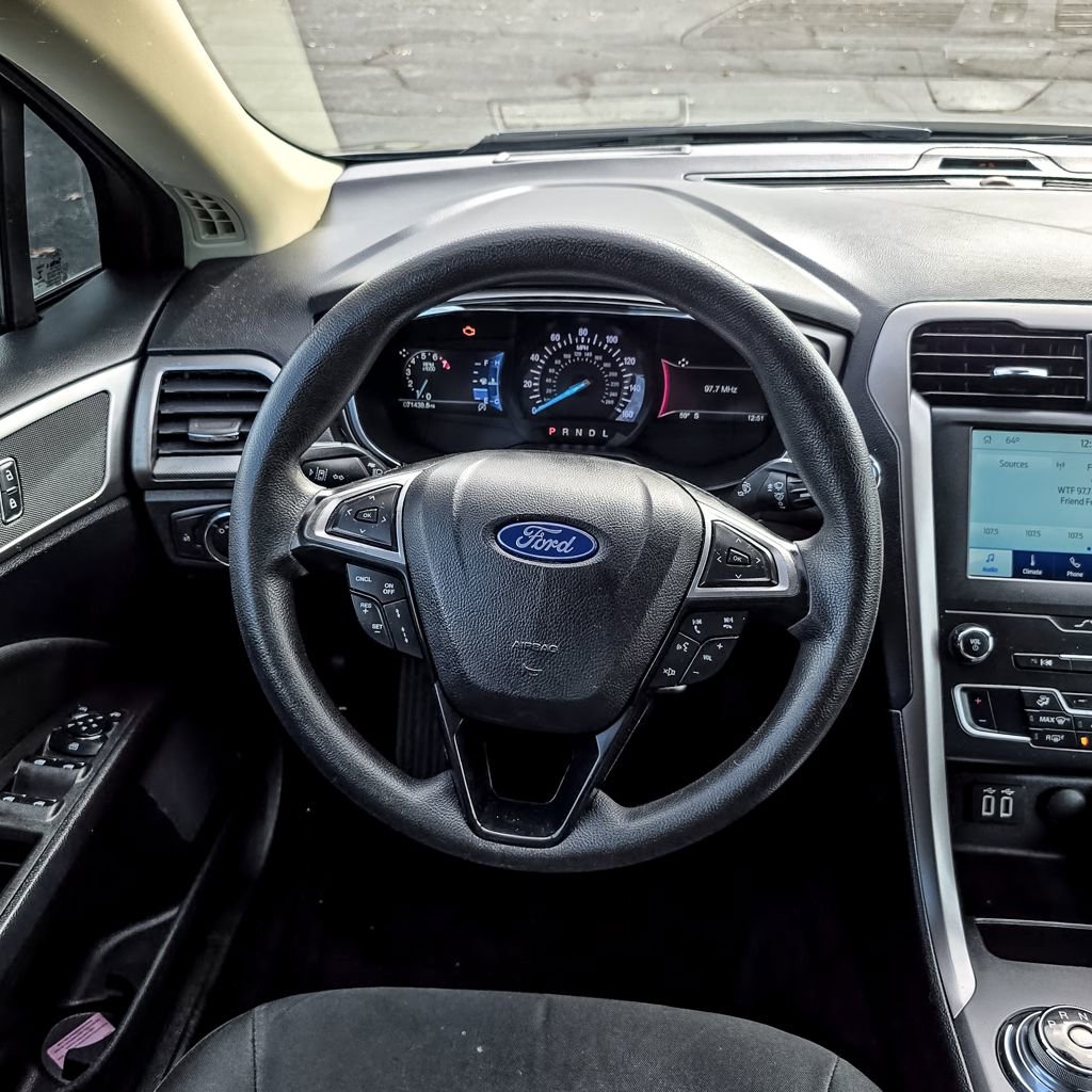 Used 2020 Ford Fusion SE FWD image 5