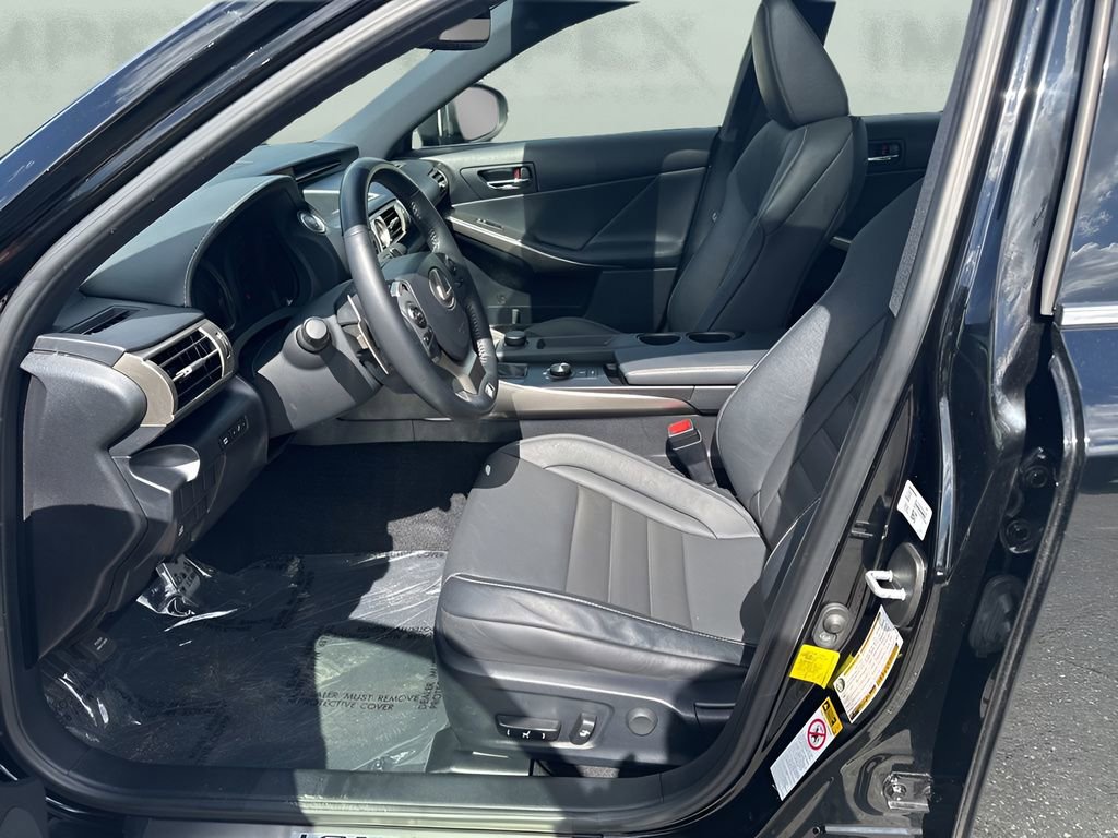 Used 2016 Lexus IS 200t w/ F Sport Package RWD image 9